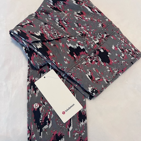 NWT Lululemon Fast and Free Tight 25" - Picture 3 of 4